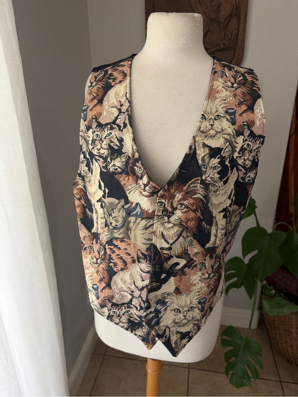 Vintage Cat Tapestry Vest Button Front Novelty Kitty Print Medium